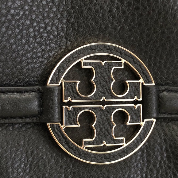 3-in-1 Tory Burch Classic Amanda Messenger Bag - Picture 2 of 7